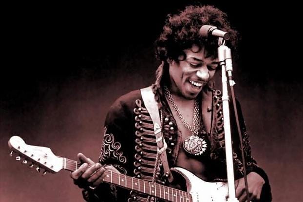 NGHỆ SĨ GUITAR ĐIỆN CÓ ẢNH HƯỞNG NHẤT ĐẾN LỊCH SỬ ÂM NHẠC ĐẠI CHÚNG – JIMI HENDRIX (1942 – 1970)
