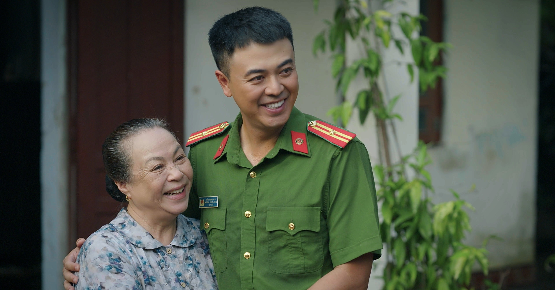 MC Tuấn Tú lần đầu đảm nhiệm vai công an áp lực tới mất ăn mất ngủ