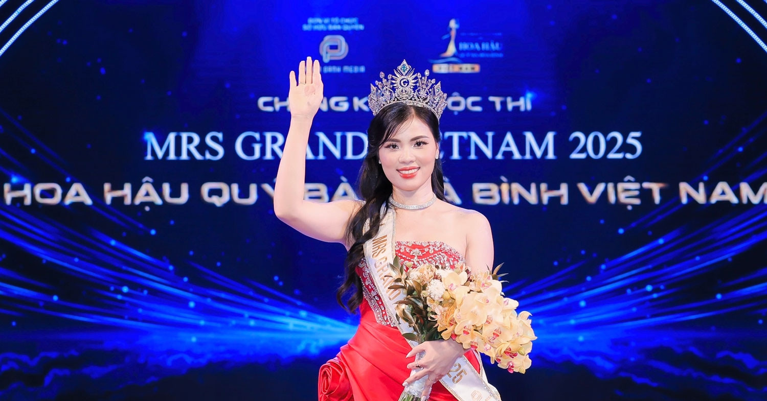 Bà xã của ‘1 trong 3 giáo sư trẻ nhất Việt Nam năm 2022’ đăng quang hoa hậu