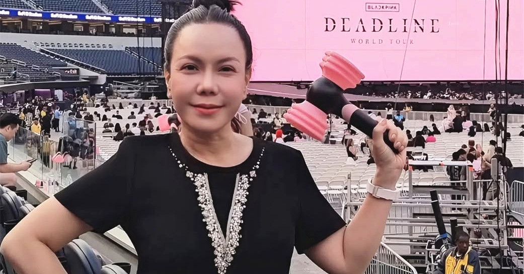 Trương Ngọc Ánh tuyên bố độc thân, Việt Hương ‘đu’ concert BLACKPINK