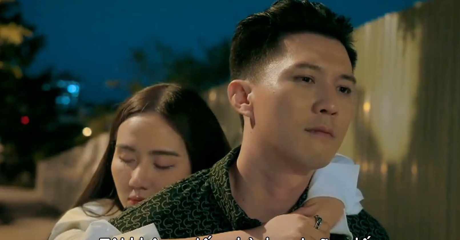 Huyền Lizzie và Hà Việt Dũng cực nhây ở hậu trường ‘Cách em 1 milimet’