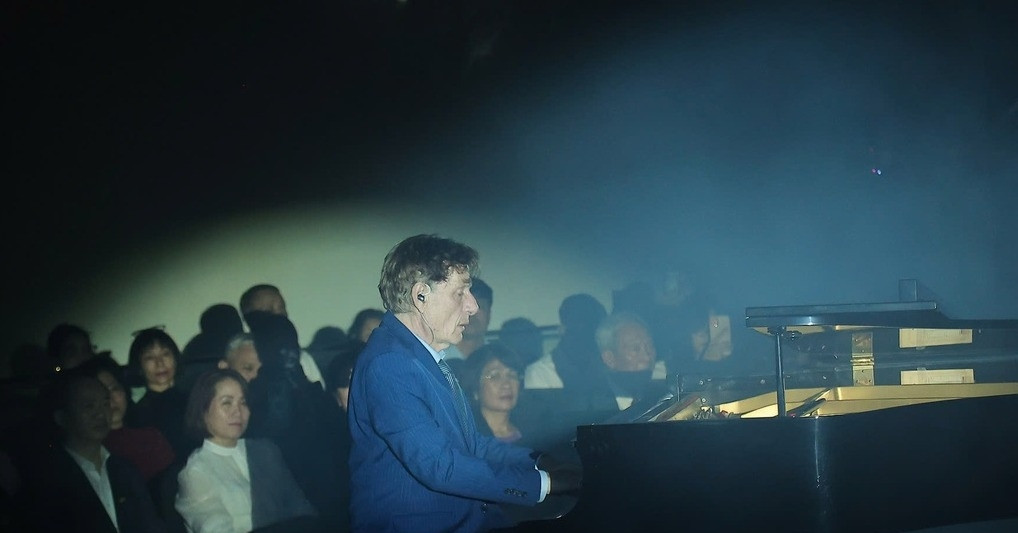 Màn kết hợp có ‘1-0-2’ của nghệ sĩ Thuỵ Sĩ và NSƯT Mạnh Hoạch, Xuân Diệu