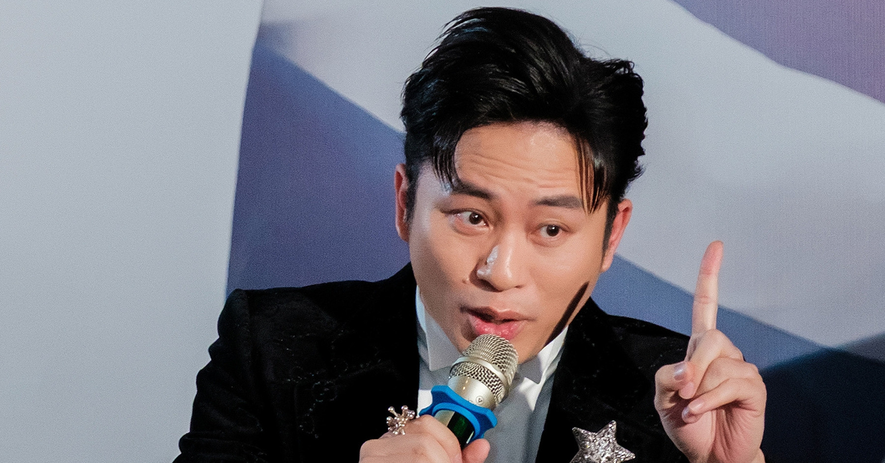 Xin đừng gọi Tùng Dương là Thánh cover hay Chuyên gia cướp hit, tôi bị oan!