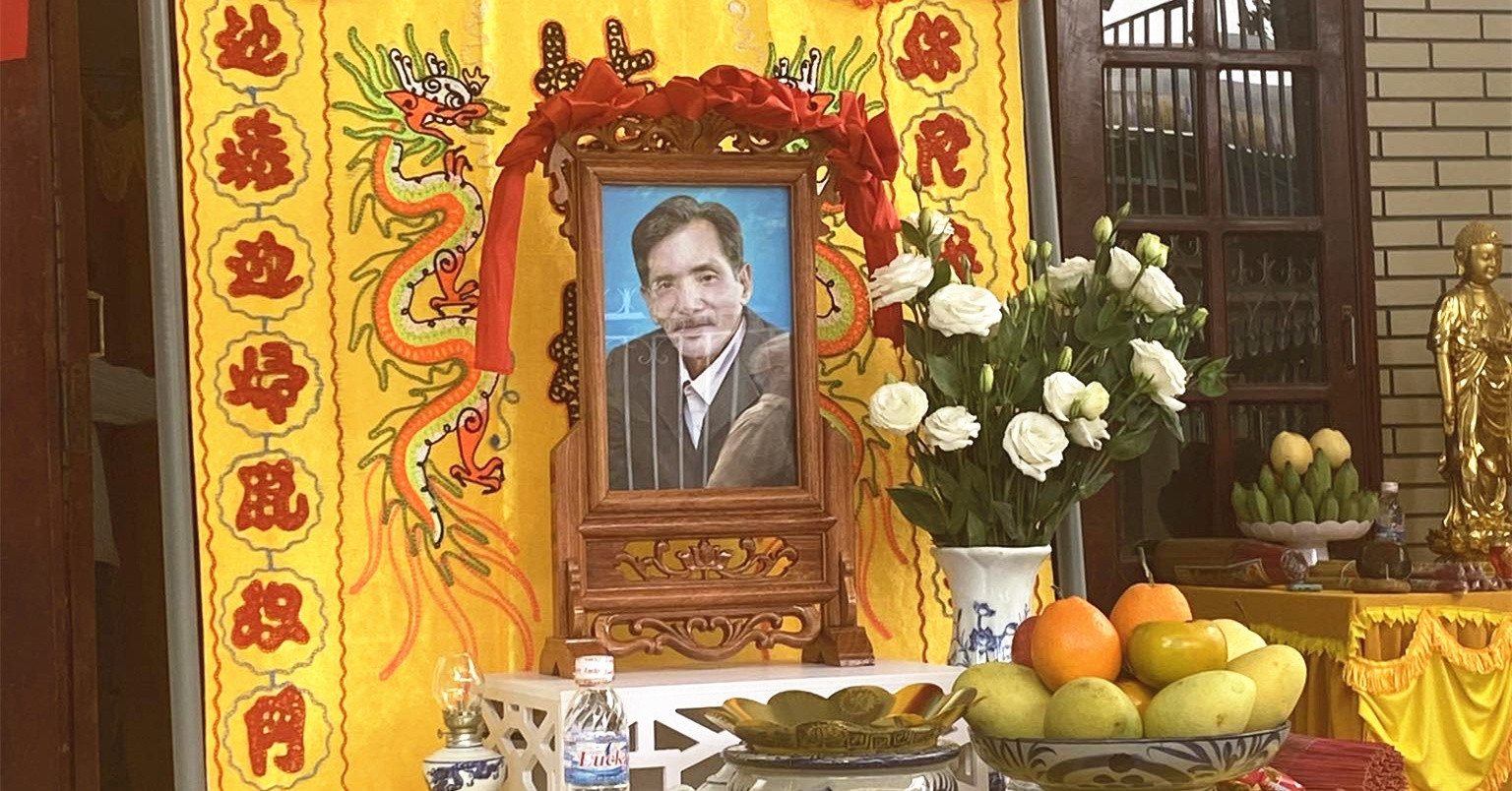 Đám tang vắng lặng và câu nói xót xa từ người mẹ 90 tuổi của Thương Tín