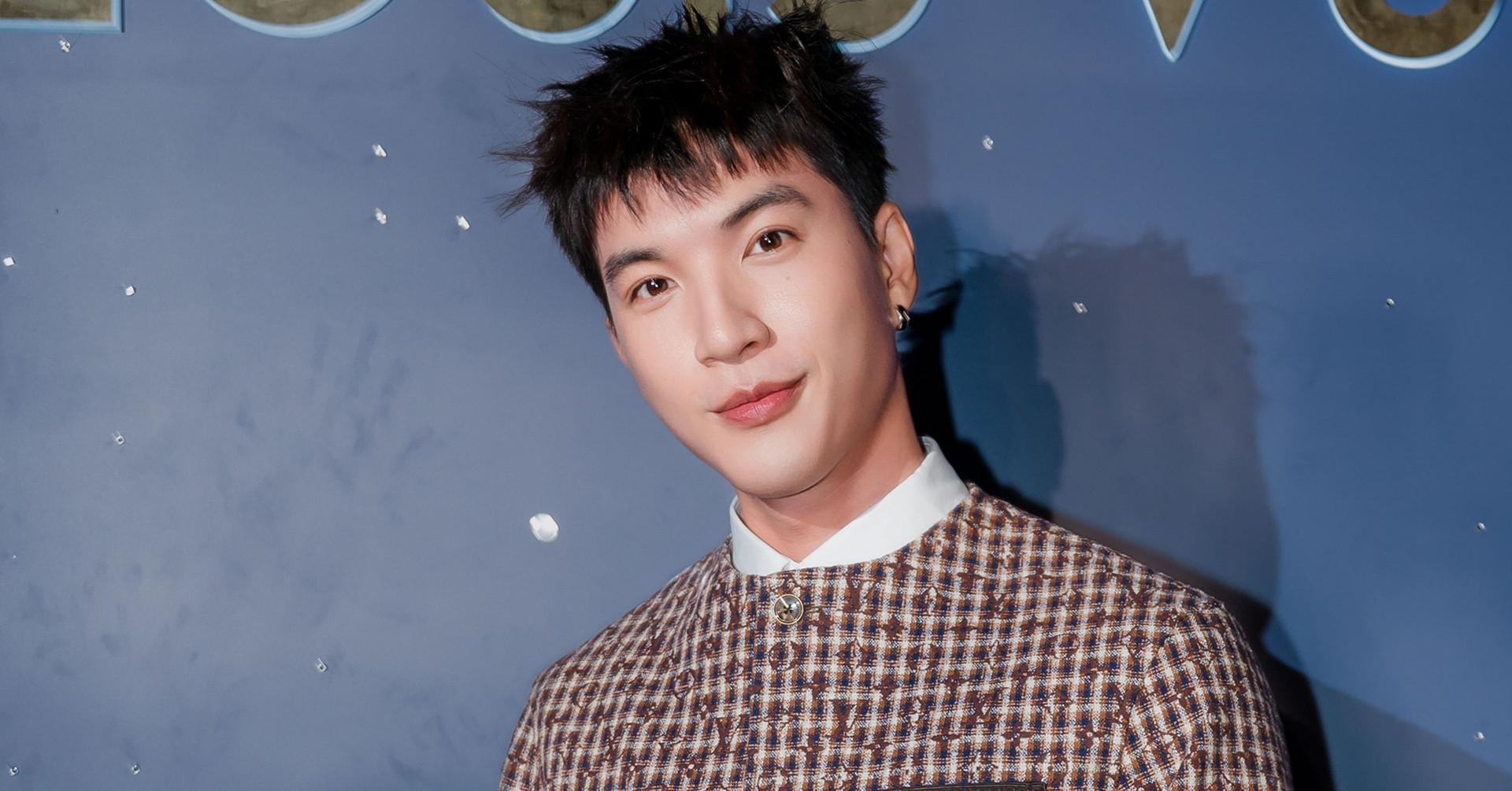 HIEUTHUHAI đẹp trai hút hồn, Trung úy Quang ‘Mưa đỏ’ thanh lịch khác lạ