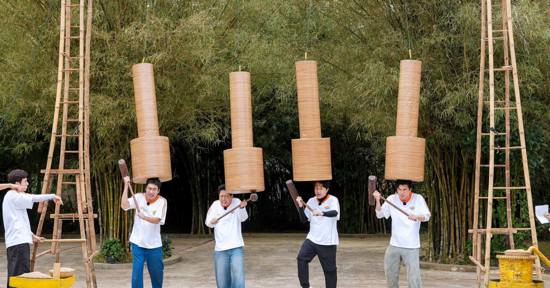 HIEUTHUHAI, Kiều Minh Tuấn bị chày giã gạo rơi vào đầu ở ‘2 ngày 1 đêm’