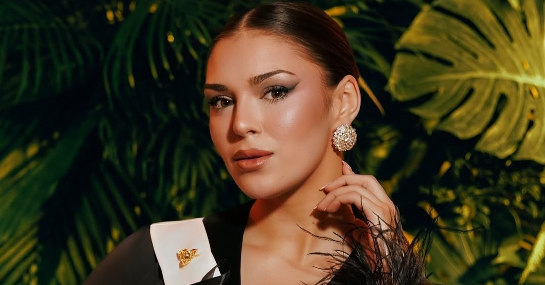 Hoa hậu vừa bị tước vương miện vì một cử chỉ là ai?