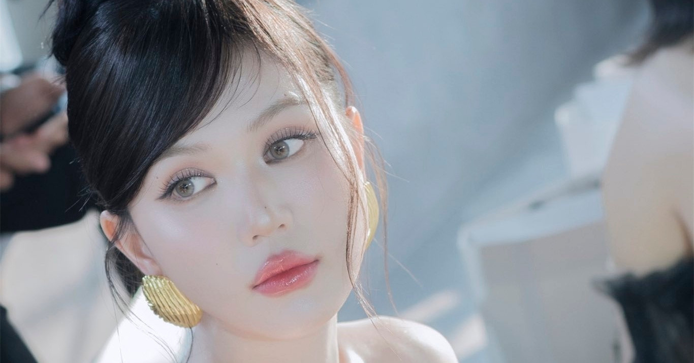 Ngọc Trinh da trắng nõn, Trọng Tấn ‘kết đôi’ với NSƯT Lan Anh