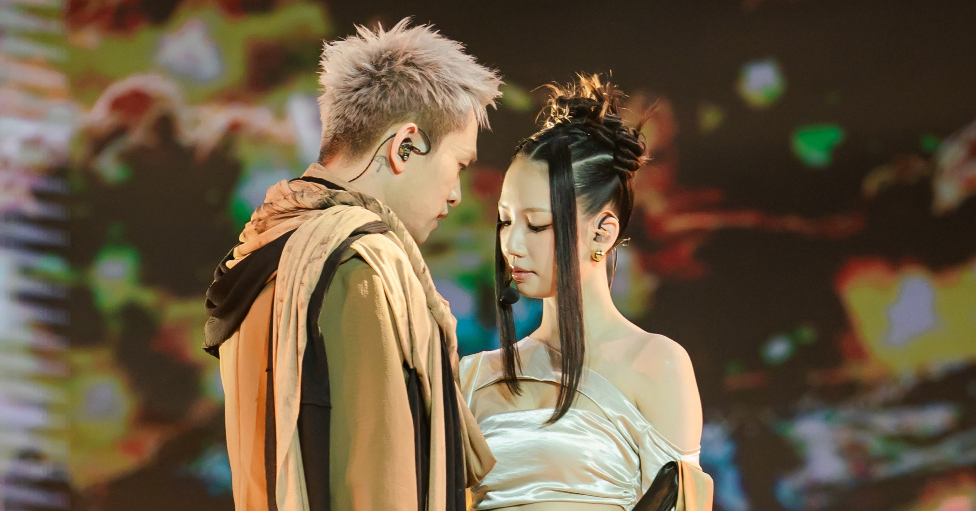 Trấn Thành khen một ‘anh trai’ hồn nhiên, B Ray mời AMEE