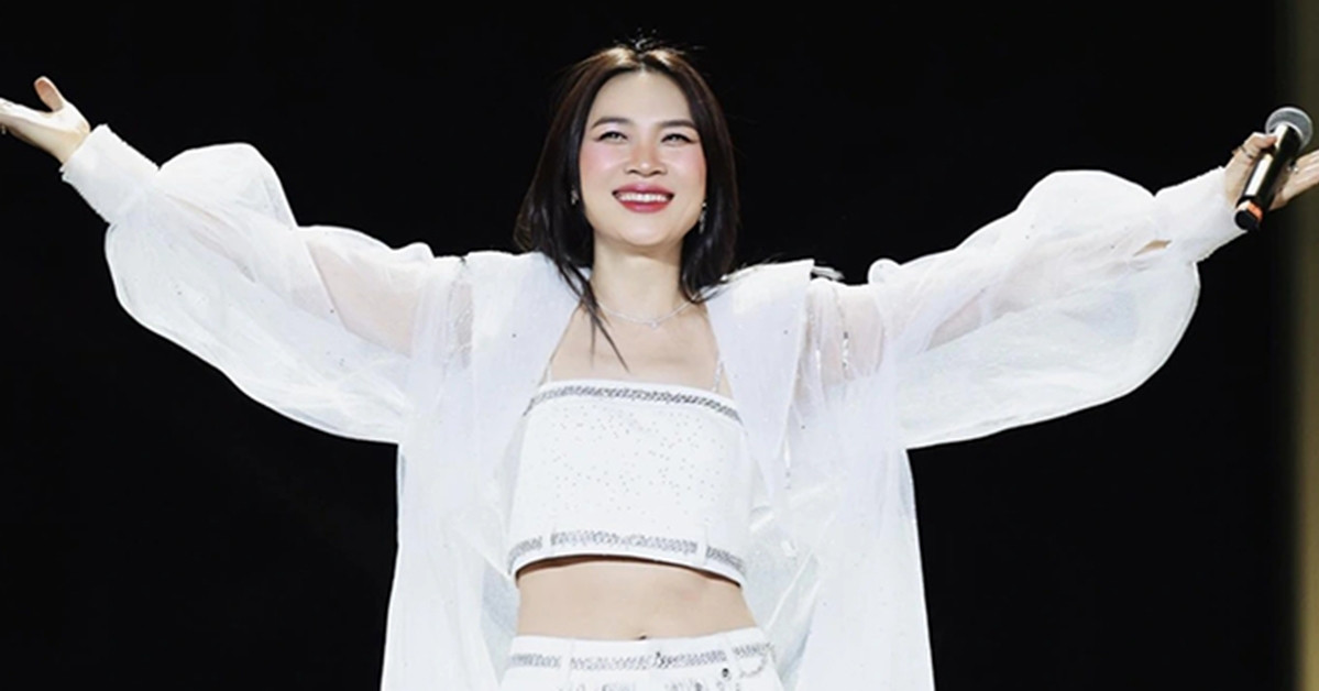 Mỹ Tâm gặp ‘sự cố’ bất ngờ, khoe vũ đạo gợi cảm trước nghìn khán giả