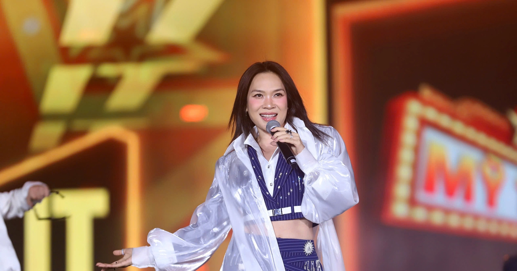 Mỹ Tâm, Hương Tràm bùng cháy trong đêm concert 50 nghìn khán giả tại Quảng Ninh