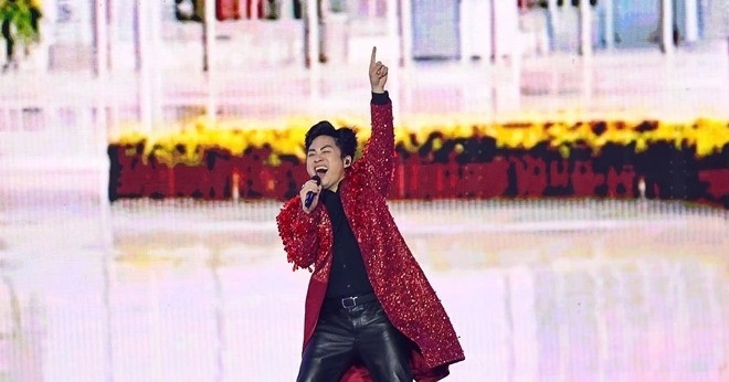 Tùng Dương, Hồng Nhung ấn tượng ở đêm nghệ thuật Dưới lá cờ vẻ vang của Đảng