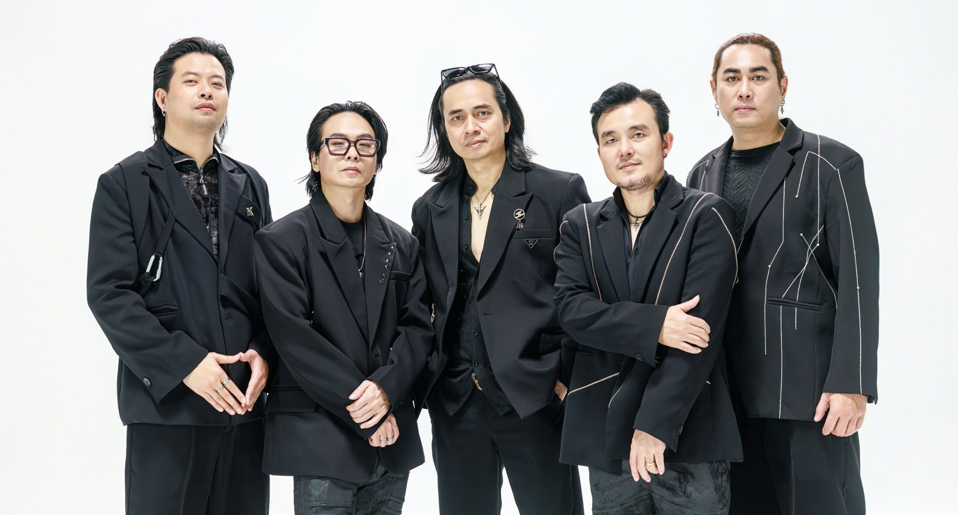 Huyền thoại Bức Tường ra mắt sản phẩm về tháng định mệnh