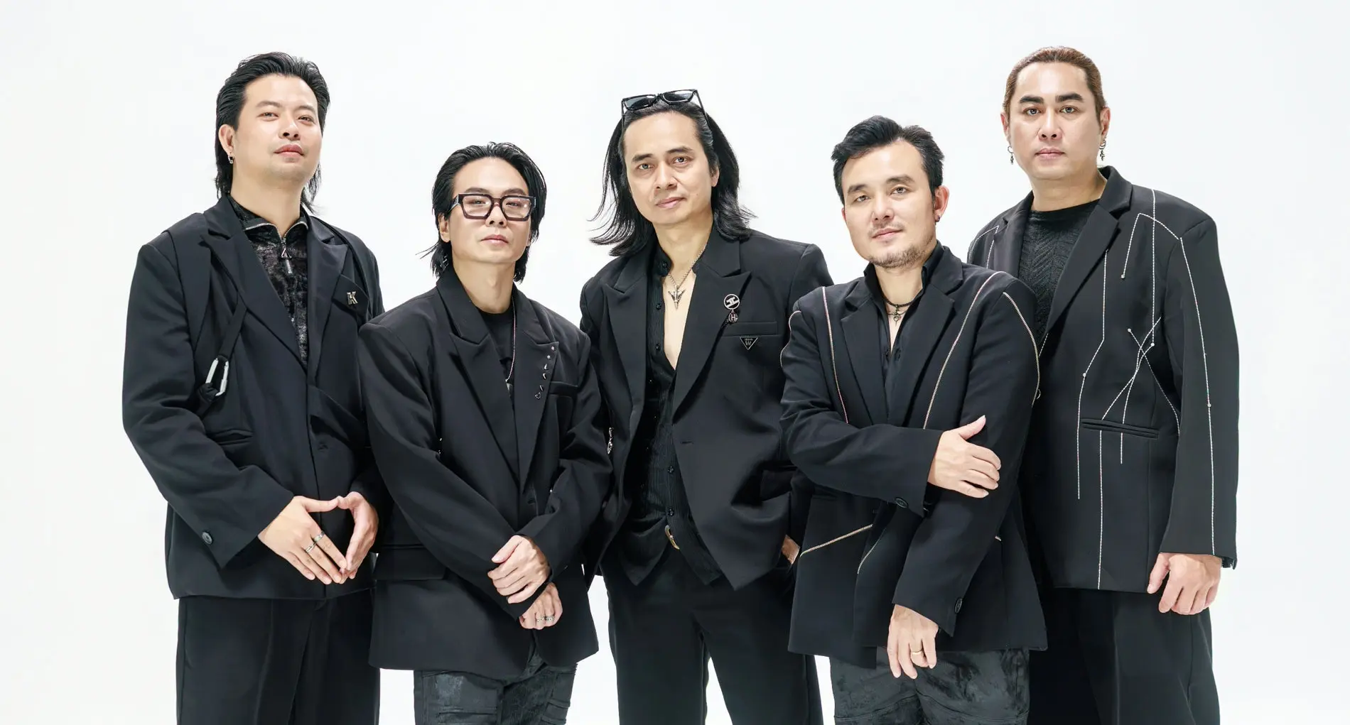 Huyền thoại Bức Tường ra mắt sản phẩm về tháng định mệnh