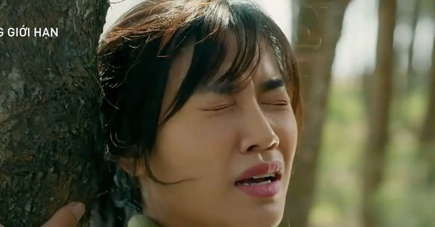 Chồng diễn viên Anh Đào ‘cười ngất’ khi xem nụ hôn ‘khó thở’ của vợ và Tô Dũng