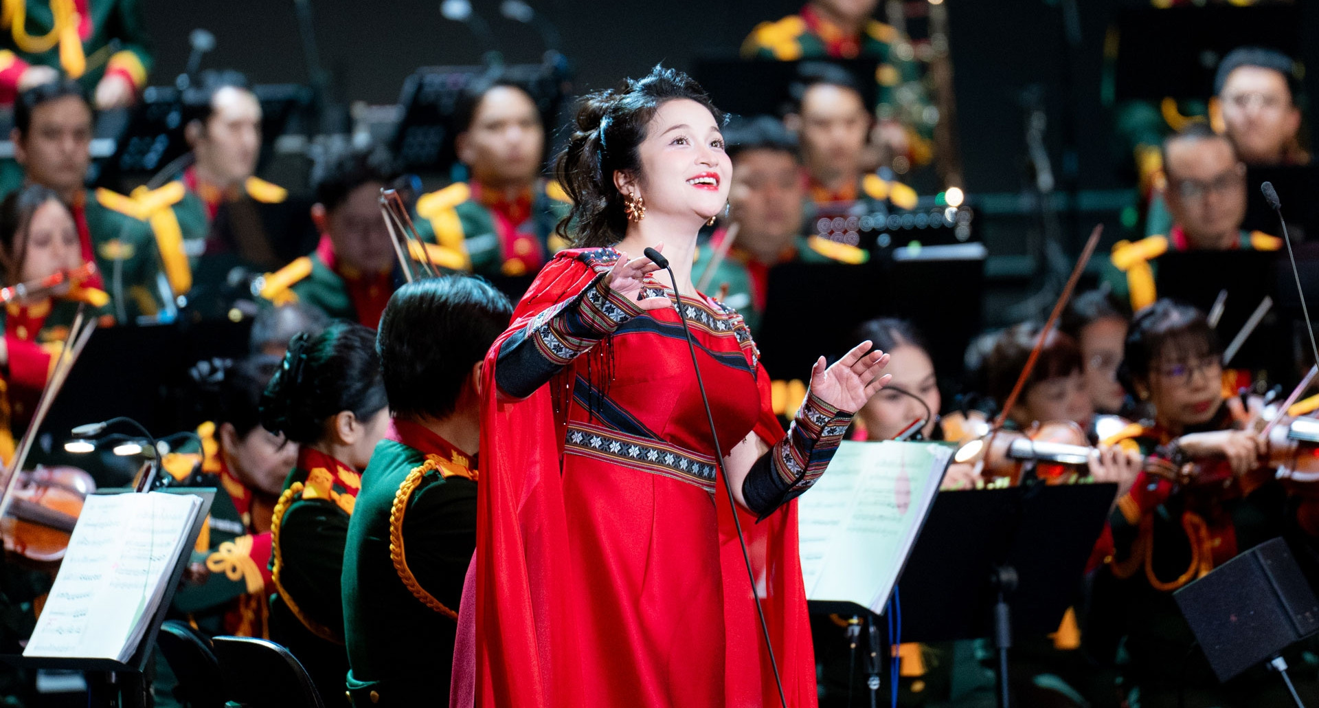 Đỗ Tố Hoa, Đào Tố Loan, Vũ Thắng Lợi thăng hoa cùng Dàn nhạc Giao hưởng Quân đội