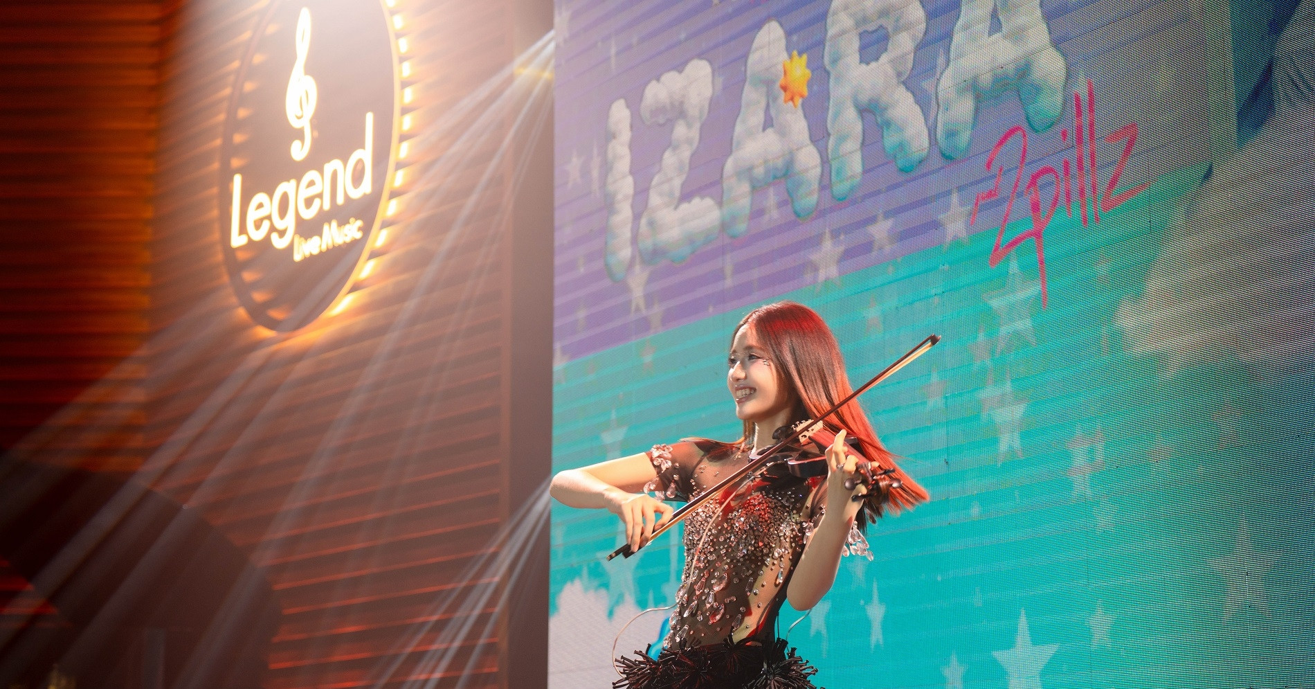 Izara Thiên Nga- nghệ sĩ đồng hành hệ sinh thái văn hóa của Trung Nguyên Legend 