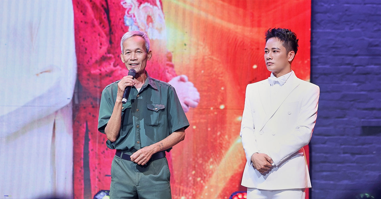 Bố là quân nhân của Anh Quân Idol xúc động khi con trai hát về người lính