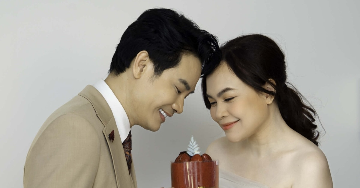 MC Hồng Phúc VTV làm điều đặc biệt tặng vợ diễn viên nhân 27 năm yêu và cưới