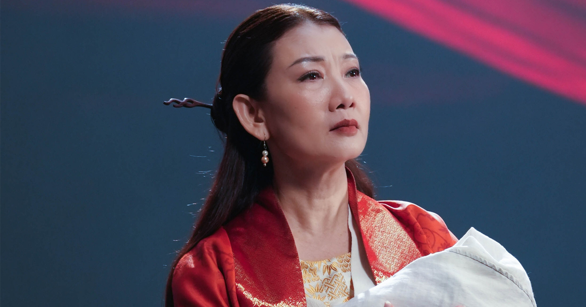 NSND Mỹ Uyên khóc nhòe mắt trong MV lấn sân nhạc trẻ của NSƯT Võ Minh Lâm