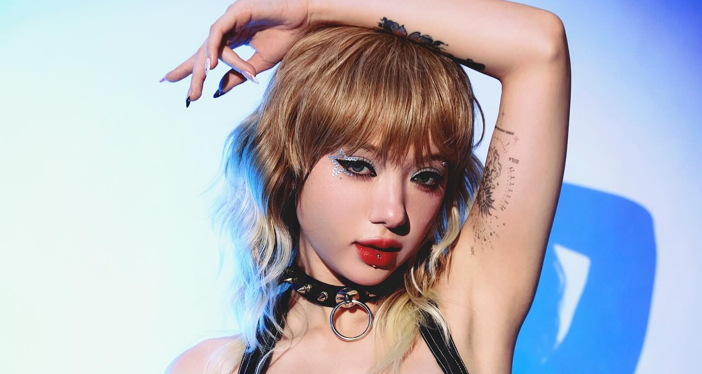 Nữ ca sĩ 26 tuổi tháo chạy khỏi sân khấu sau sự cố khiến ê-kíp bị điện giật