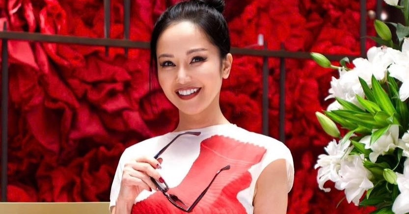Hồng Nhung mặt sưng vù vẫn lên sân khấu diễn, tìm chỗ dựa khi điều trị ung thư