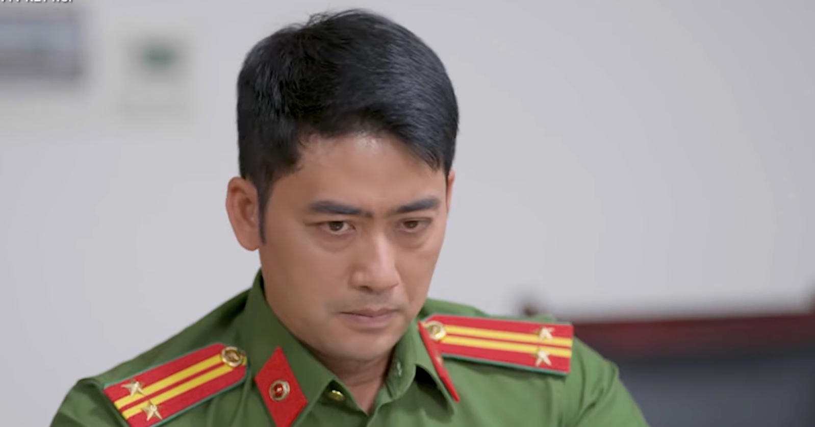 Nam diễn viên 20 năm toàn vào vai công an đóng cùng công an thật trên phim VTV