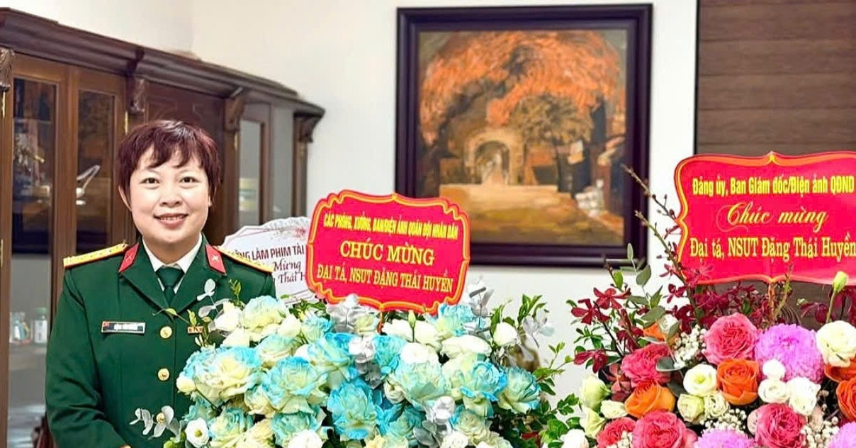 Đạo diễn ‘Mưa đỏ’ Đặng Thái Huyền được thăng hàm Đại tá
