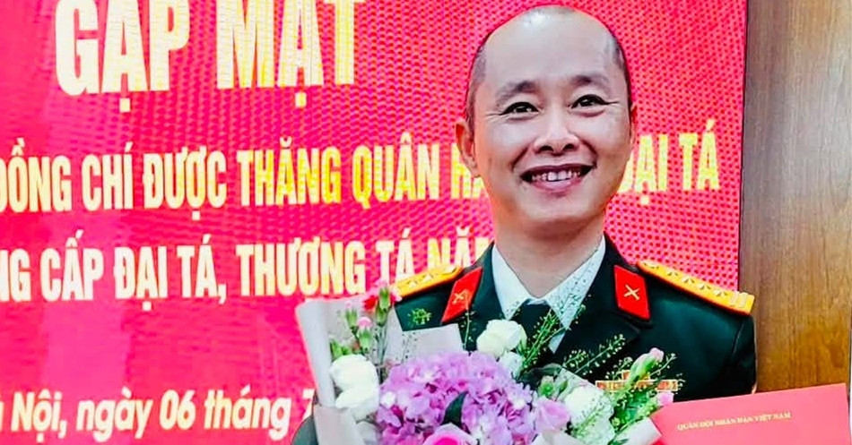 Nhạc sĩ An Hiếu được thăng quân hàm Đại tá ở tuổi 51